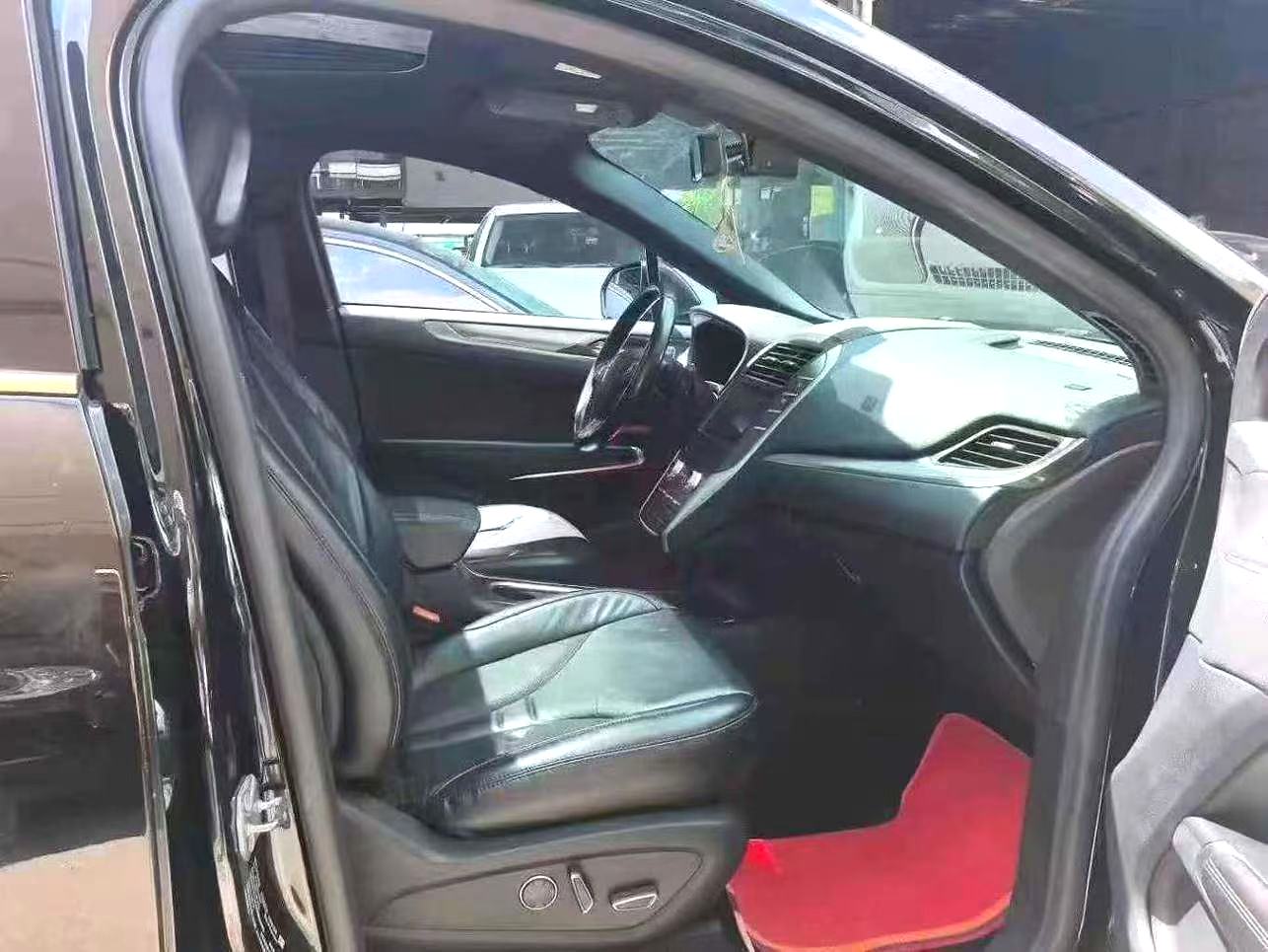 林肯 MKC(进口) 2019款 MKC 2.0T 两驱尊享版 自动挡