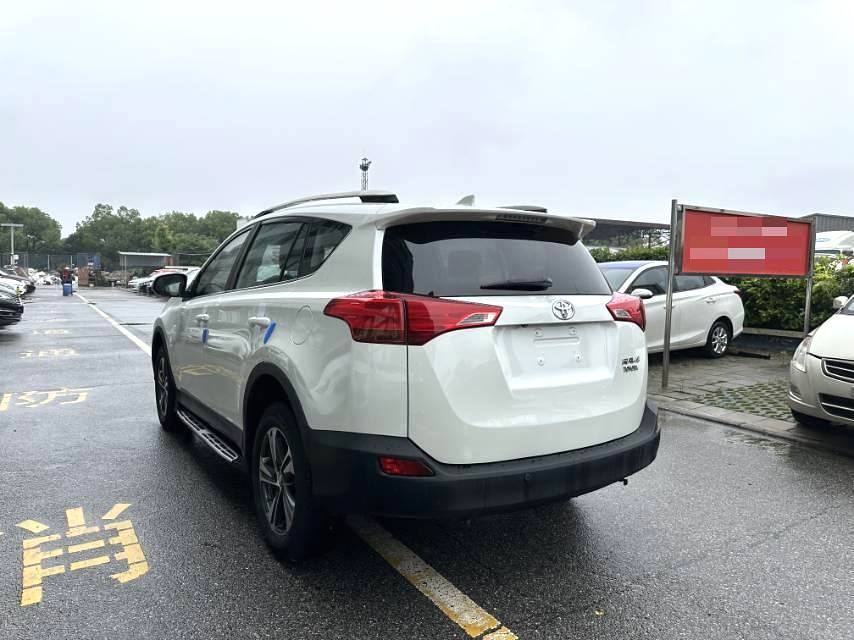 丰田 2015款 RAV4 2.0 无级 两驱都市版自动挡