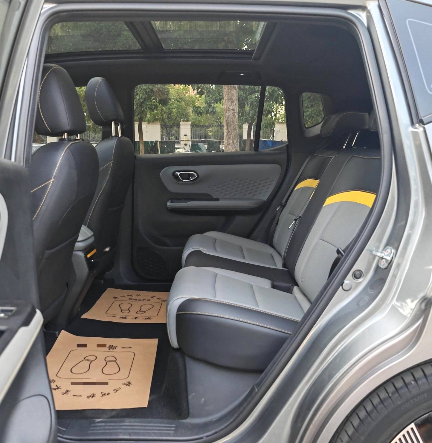 广汽埃安 2021款 Aion Y 70 科技活力版 自动挡