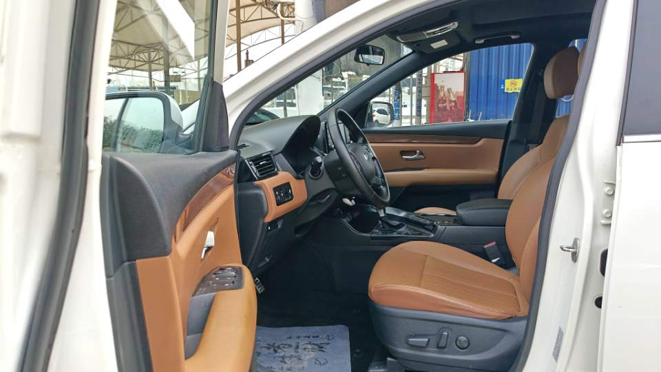 起亚 2017款 KX7 2.0T 两驱GLS 7座 自动挡