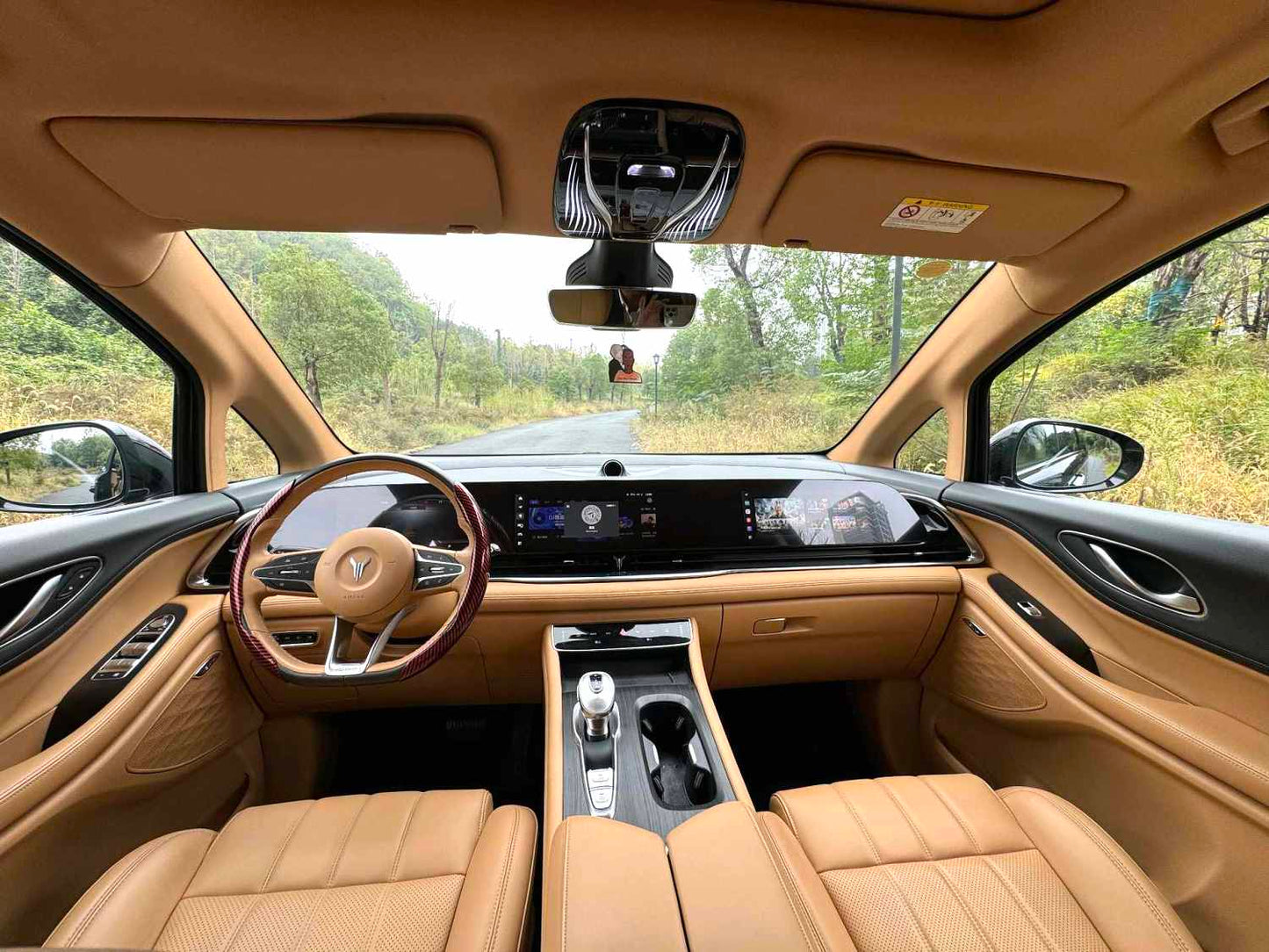 岚图 2022款 梦想家 0碳版 想+智驾包自动挡