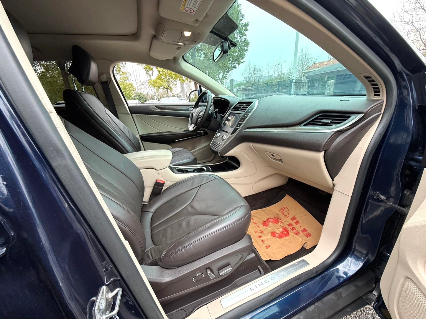 林肯 MKC(进口) 2017款 MKC 2.0T 四驱尊雅版 自动挡