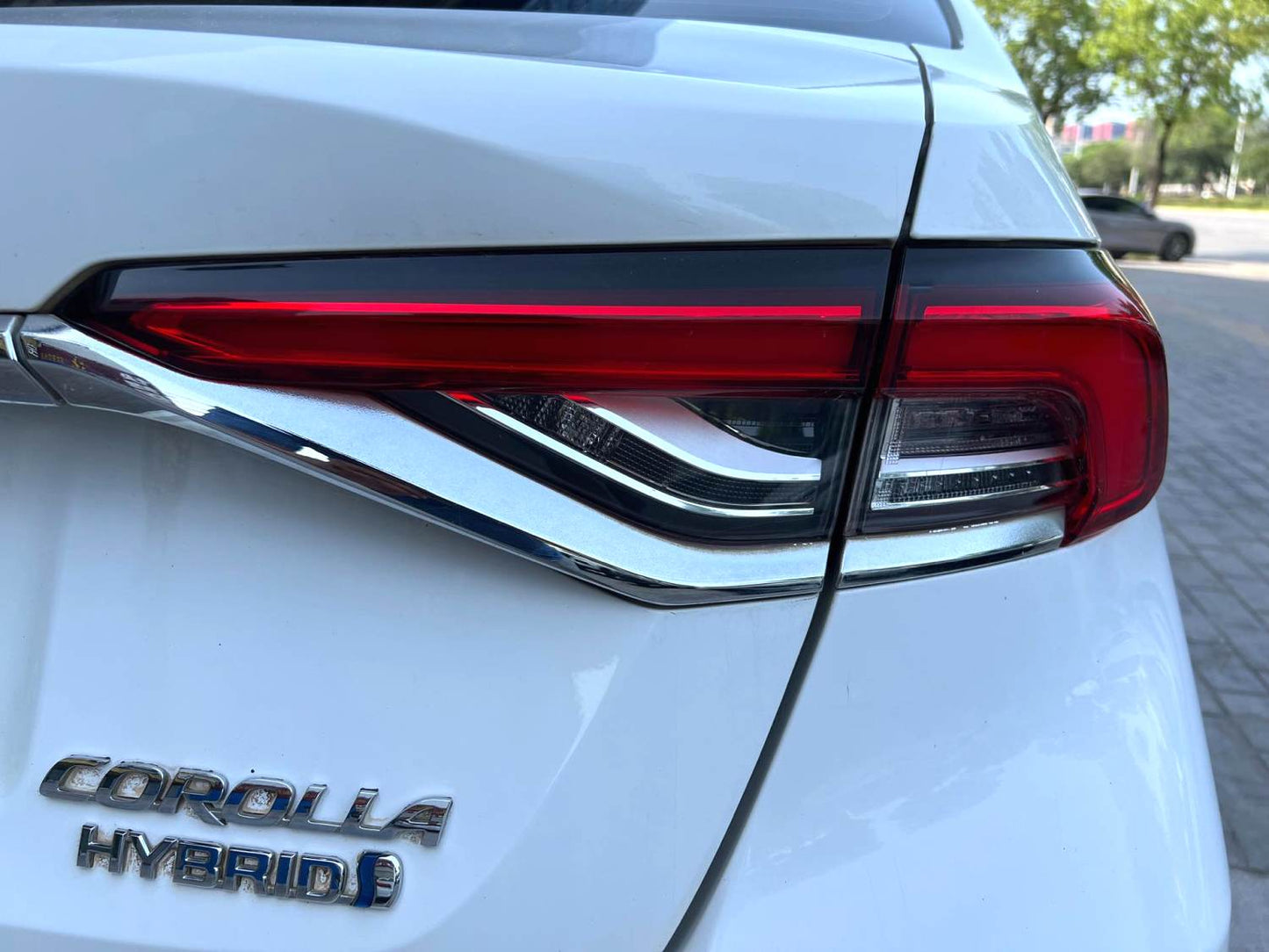 丰田 2022款 卡罗拉双擎 1.8 无级 先锋版 自动挡