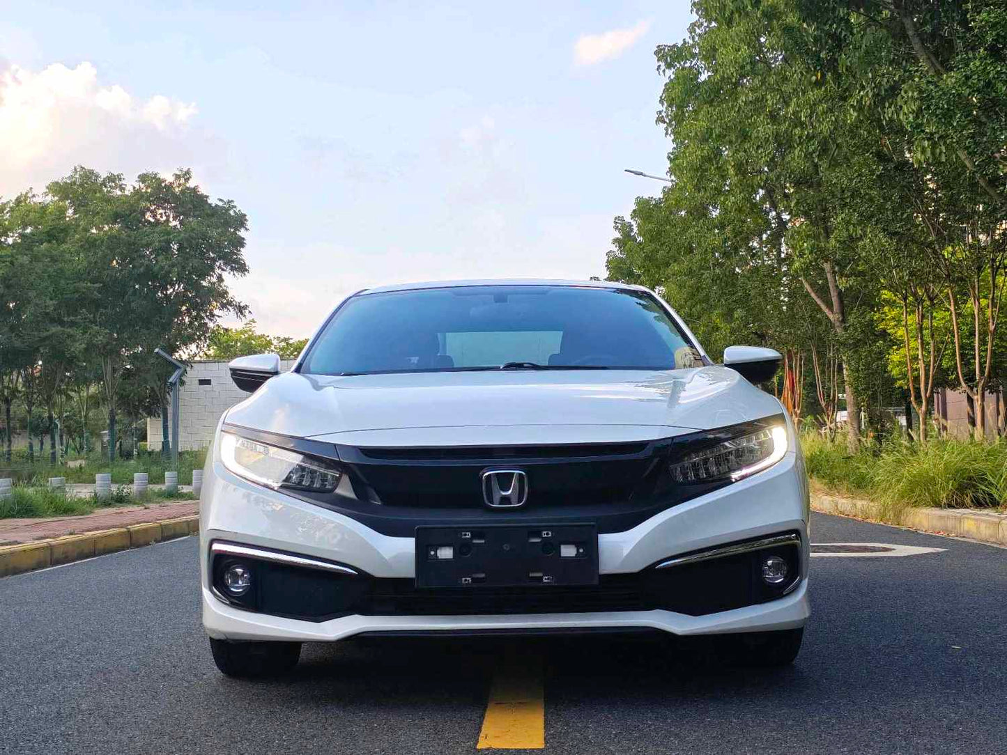 本田 2019款 思域 1.5T 无级 220TURBO劲擎版 自动挡