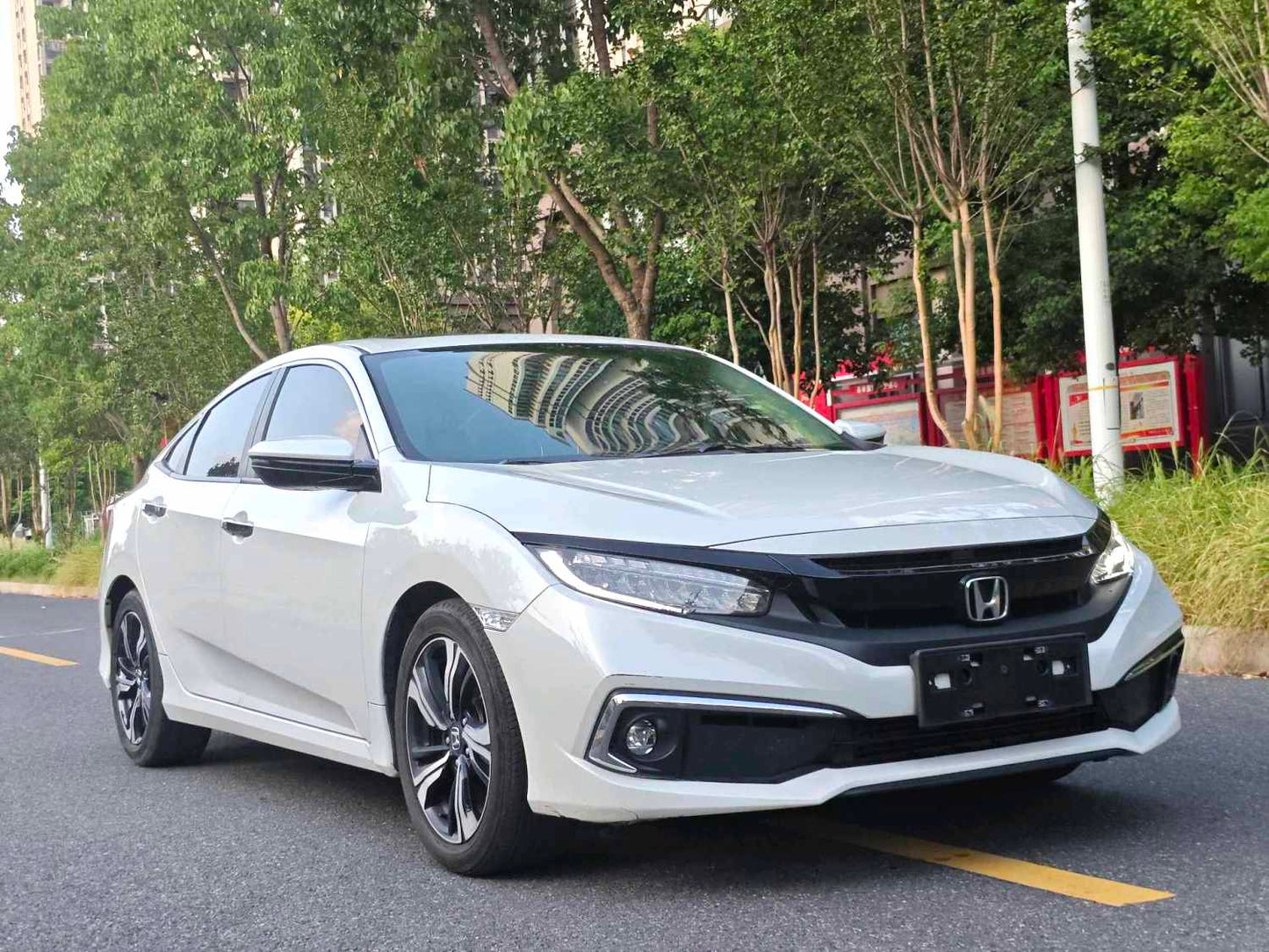 本田 2019款 思域 1.5T 无级 220TURBO劲擎版 自动挡