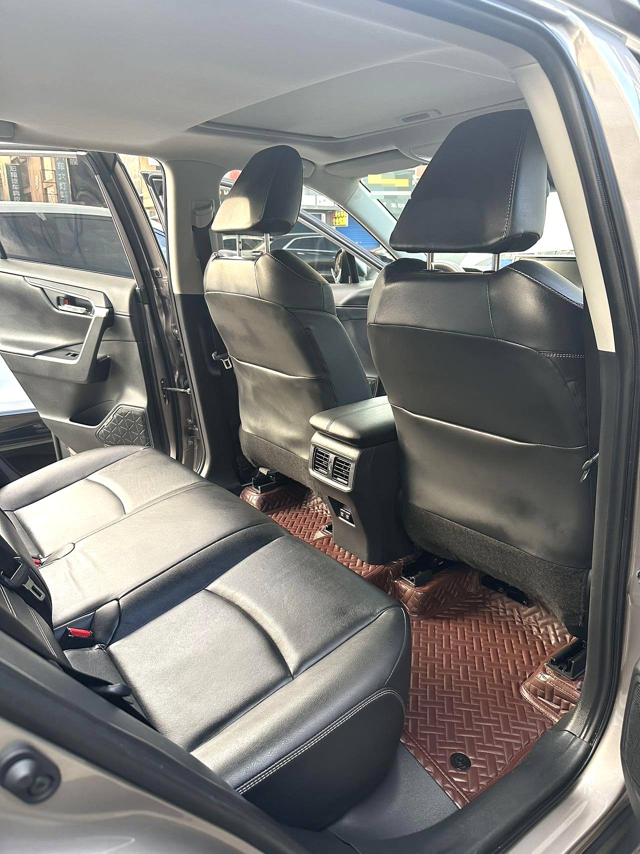 丰田 2020款 RAV4荣放 2.0 无级 两驱风尚版PLUS 自动挡