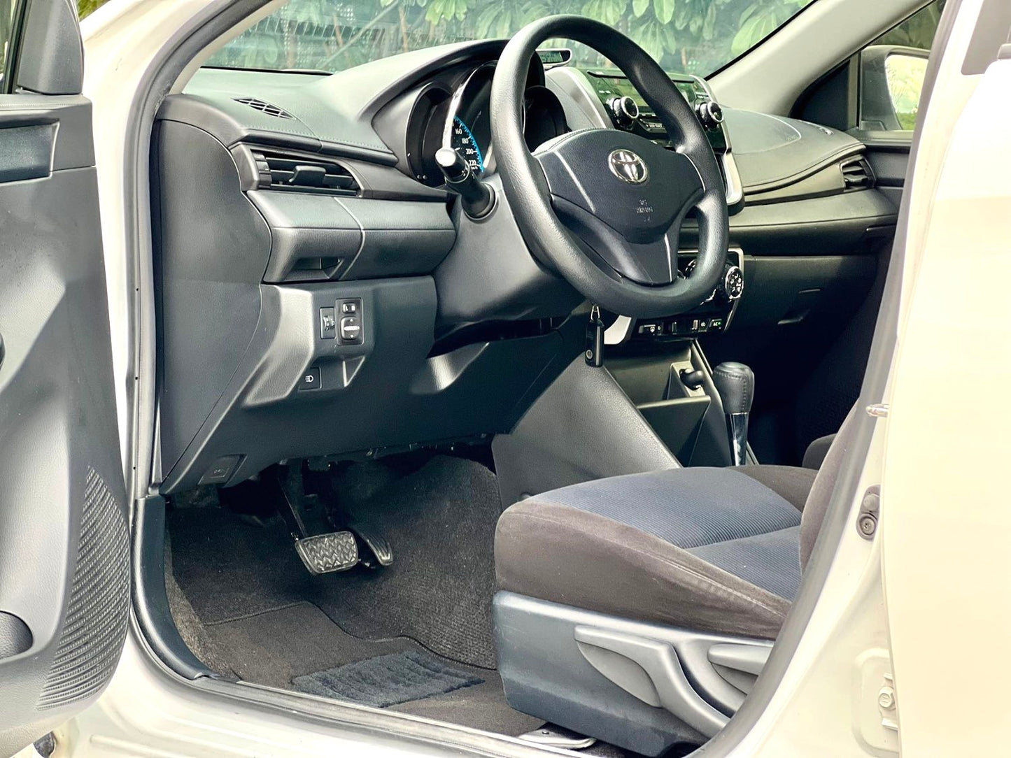 丰田 雅力士 2016款 YARiSL 致炫 1.5E无级 魅动版 自动挡