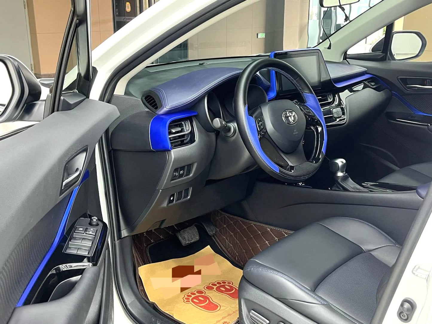 丰田 2021款 C-HR 2.0 无级 豪华版 自动挡