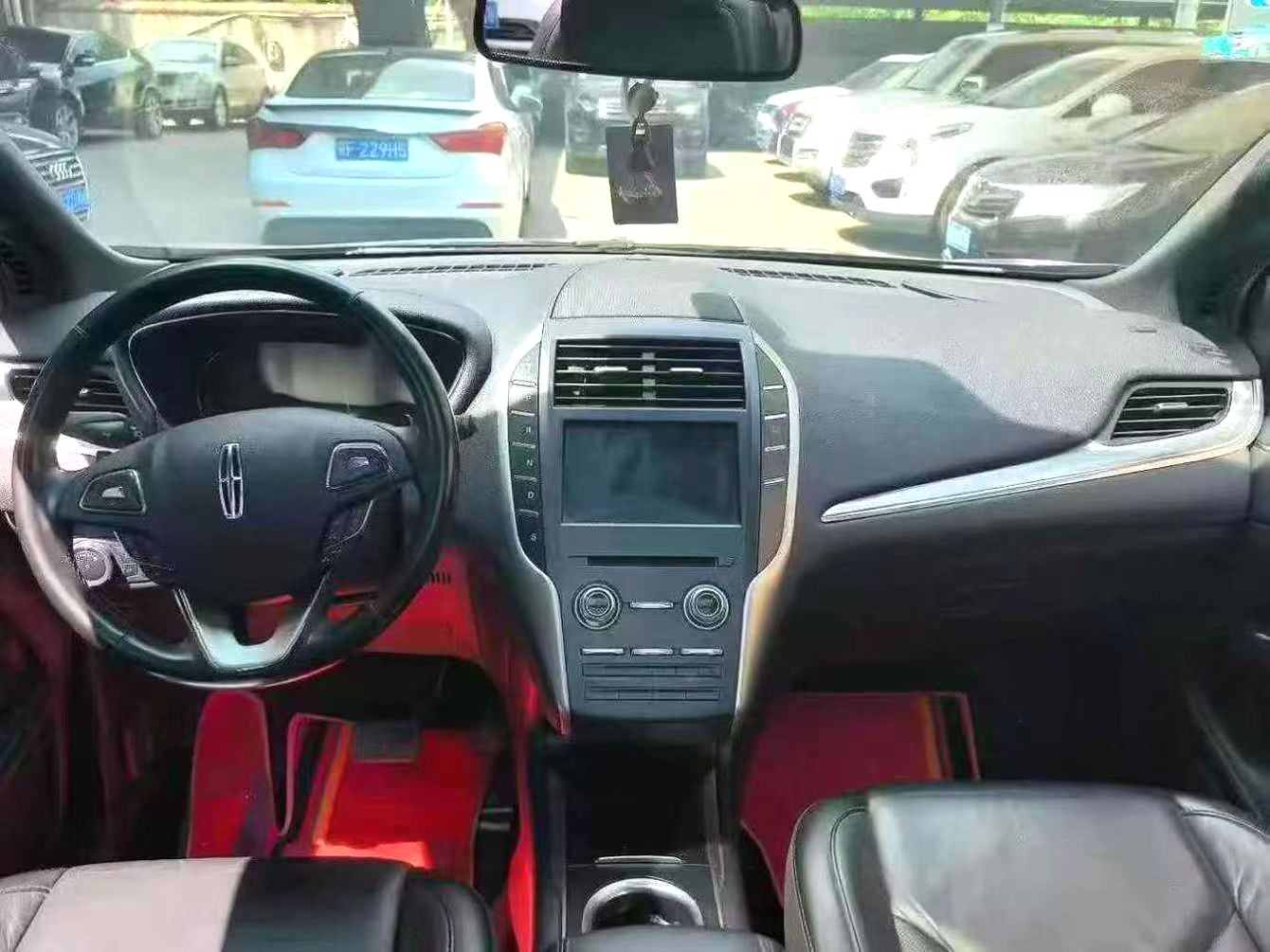 林肯 MKC(进口) 2019款 MKC 2.0T 两驱尊享版 自动挡