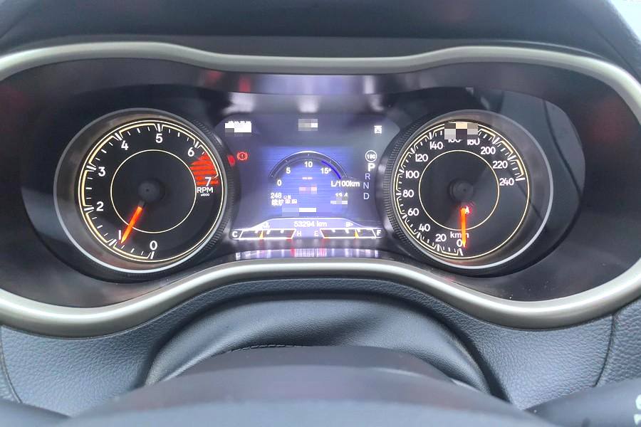 Jeep 2017款 自由光 2.0 优越版 自动挡