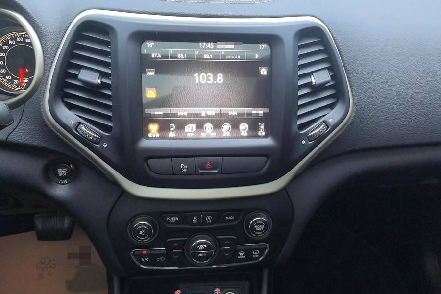 Jeep 2017款 自由光 2.0 优越版 自动挡