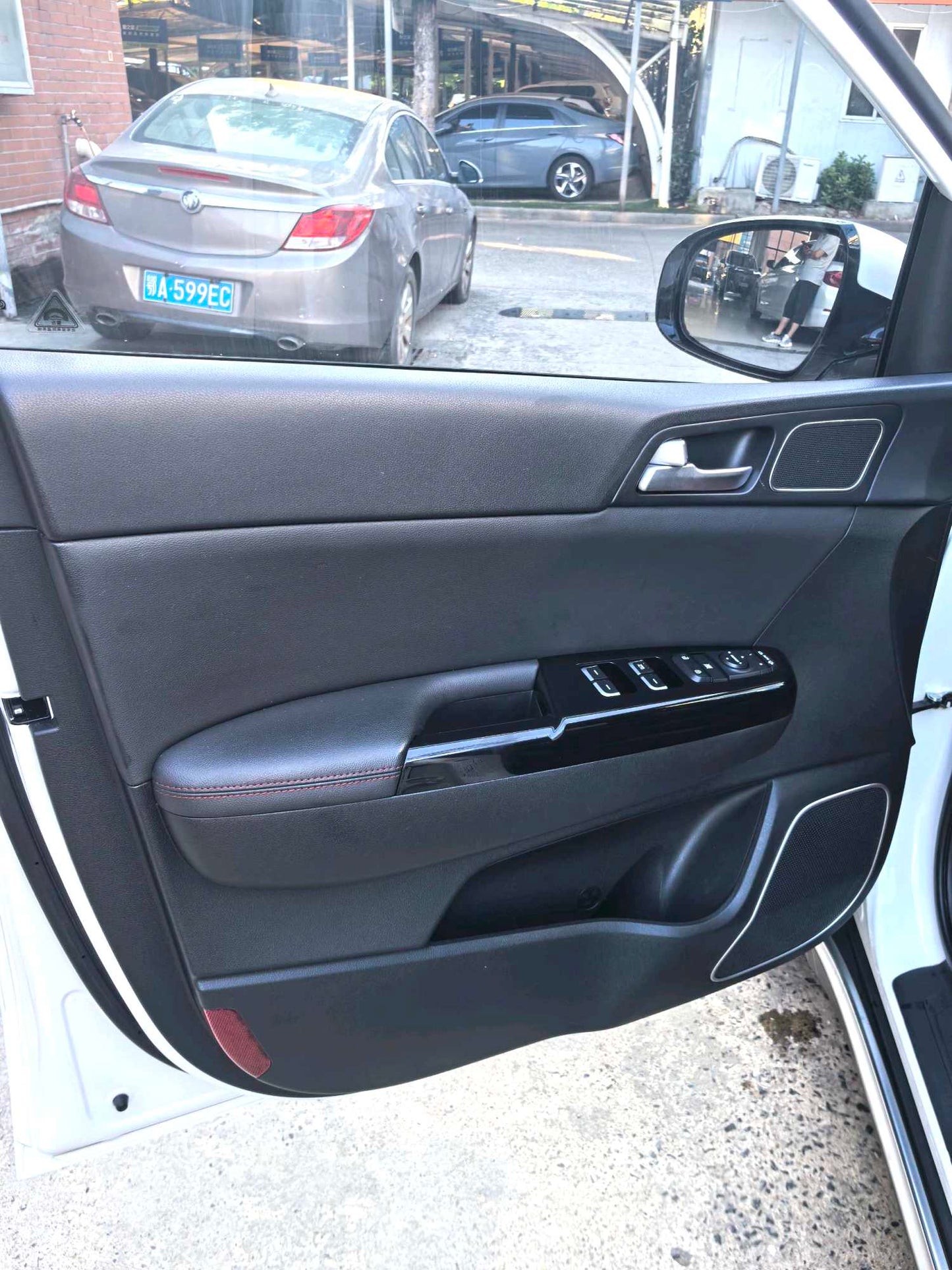 起亚 2019款 KX5 1.6T 两驱豪华 自动挡