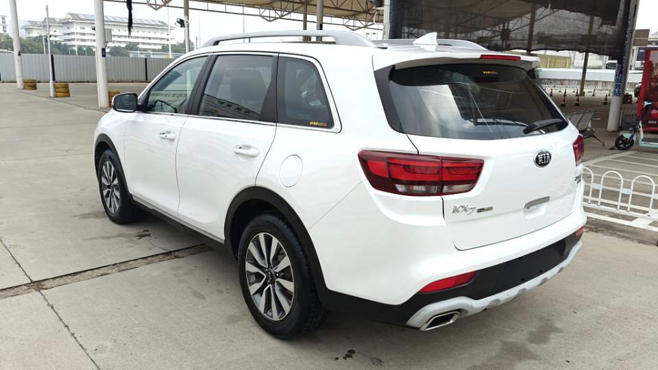 起亚 2017款 KX7 2.0T 两驱GLS 7座 自动挡