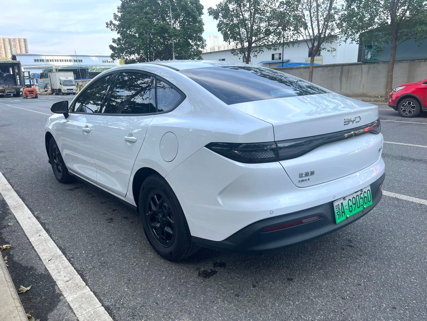 比亚迪 2023款 护卫舰07 DM-i 1.5T无级 205KM 尊贵型 自动挡