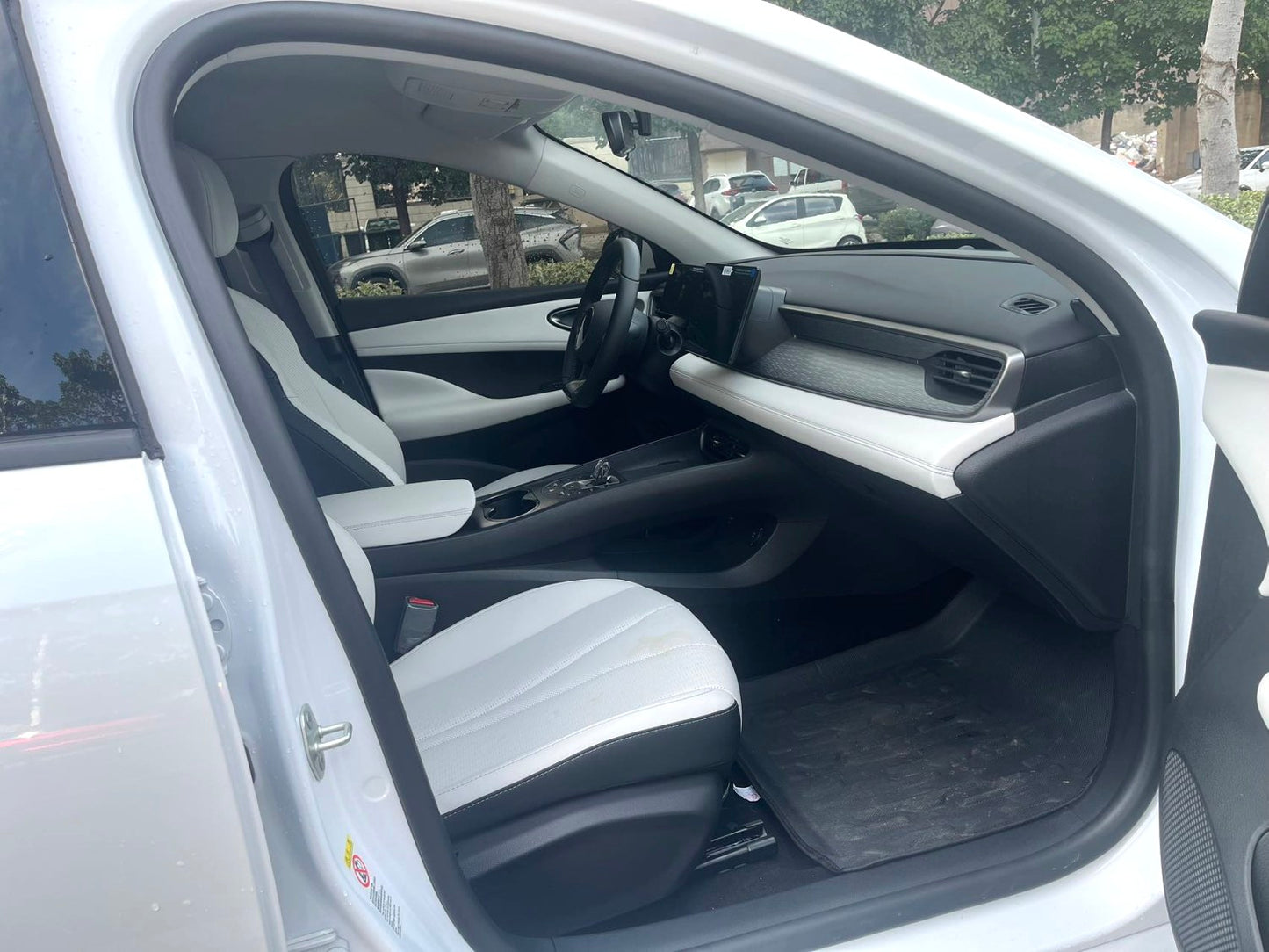 比亚迪 2025款 海豹05 DM-i 1.5 无级 智驾版 55KM豪华型 自动挡