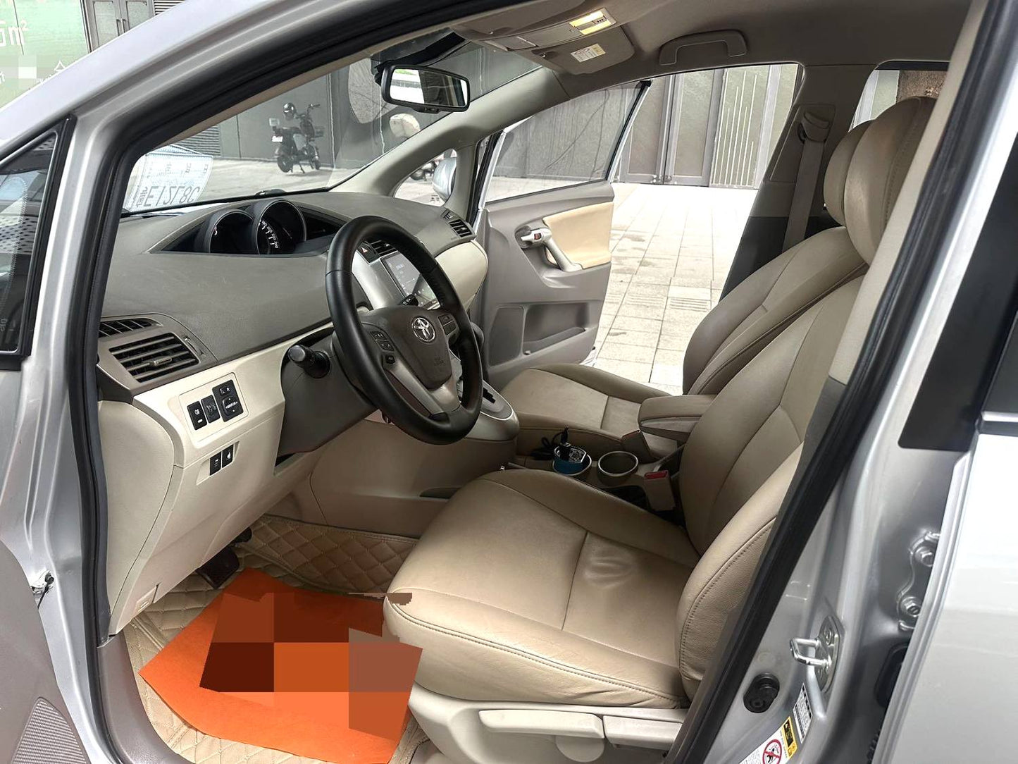 丰田 2015款 逸致 1.8 无级 180E 跨界版自动挡