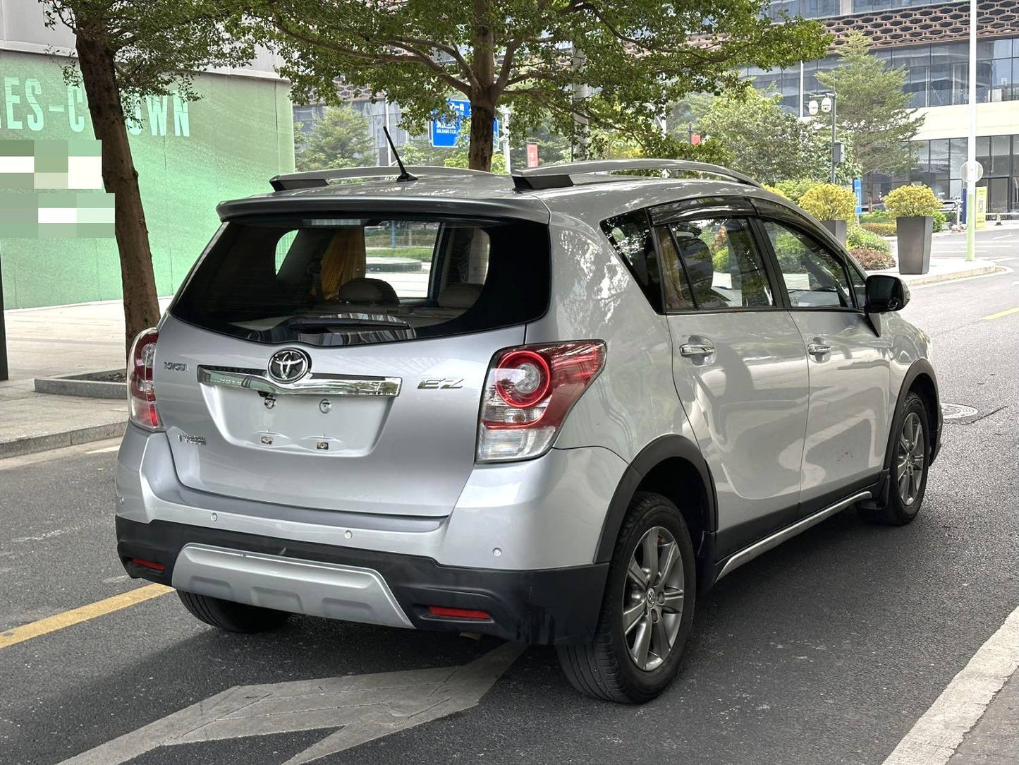 丰田 2015款 逸致 1.8 无级 180E 跨界版自动挡