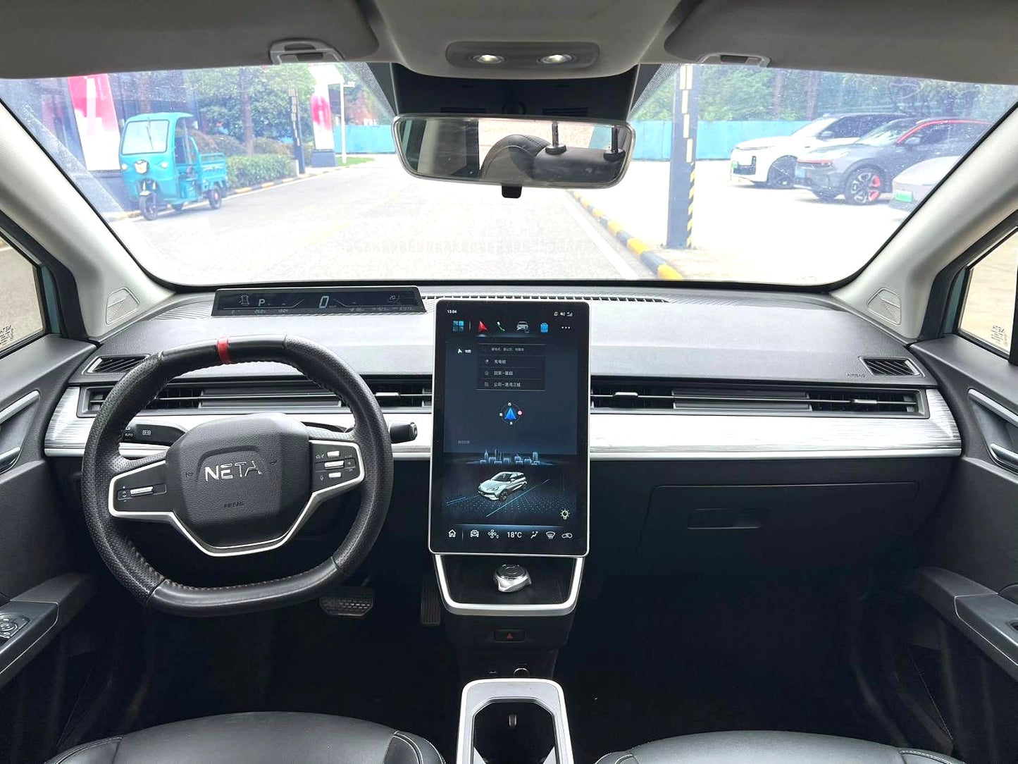 哪吒 2022款 哪吒V 潮 400 Lite 三元锂自动挡