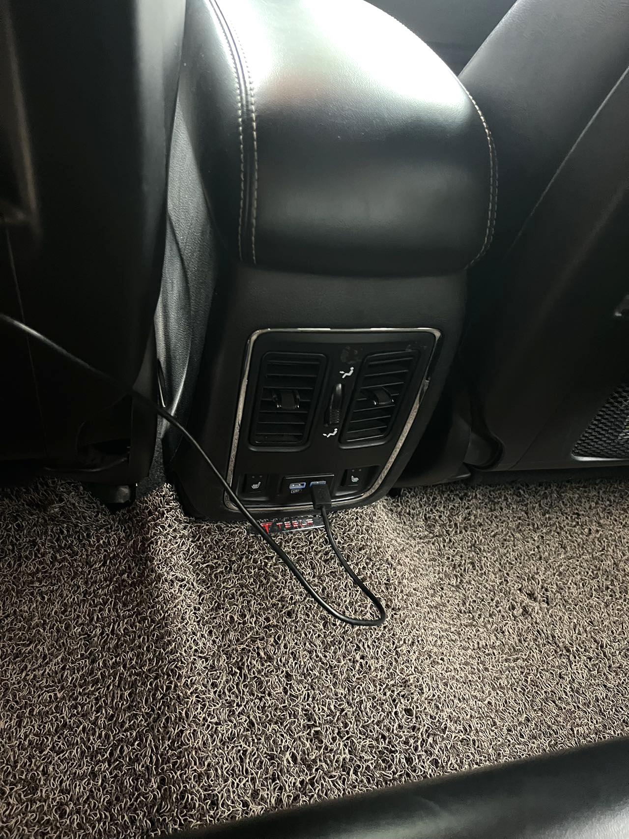 Jeep 大切诺基(进口) 2015款 大切诺基3.0 舒享导航版 自动挡