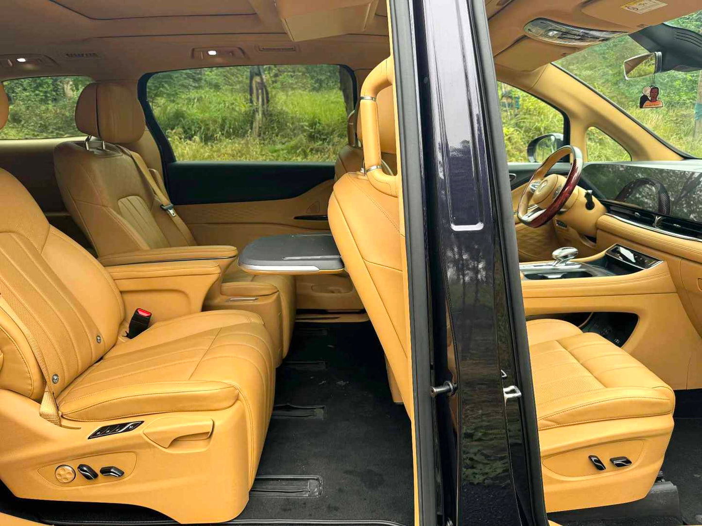 岚图 2022款 梦想家 0碳版 想+智驾包自动挡