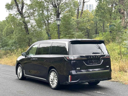 岚图 2022款 梦想家 0碳版 想+智驾包自动挡