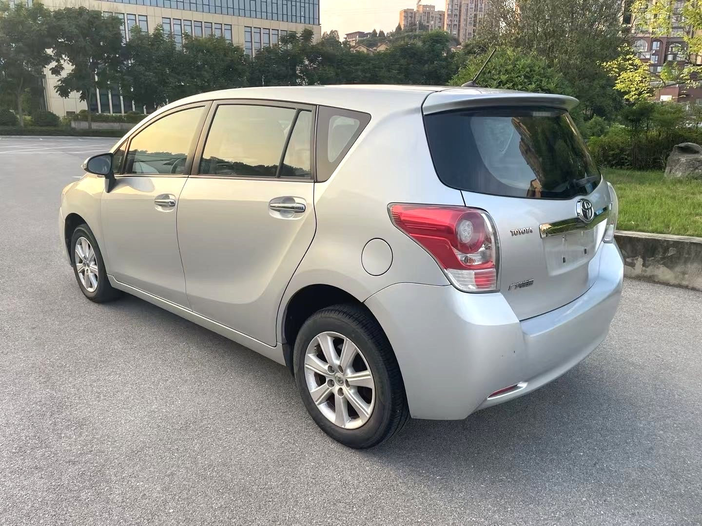 丰田 2014款 逸致 1.8 无级 180E 星耀精英版 自动挡