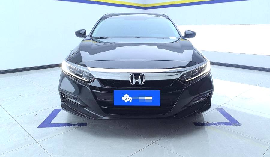 本田 2018款 第十代雅阁 1.5T 无级230TURBO 舒适版 自动挡