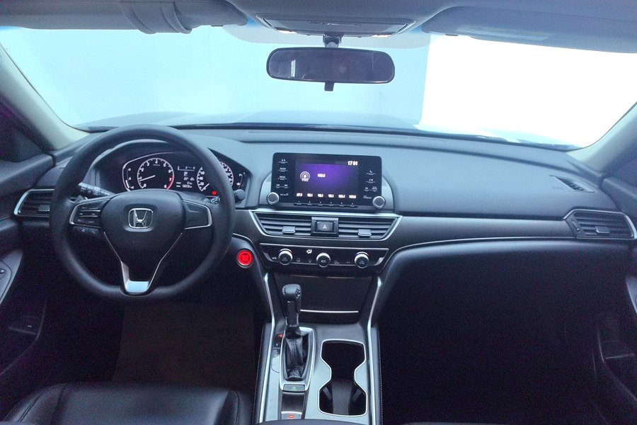 本田 2018款 第十代雅阁 1.5T 无级230TURBO 舒适版 自动挡