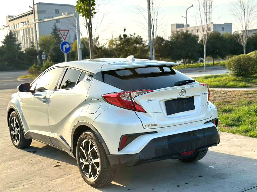 丰田 2018款 C-HR 2.0 无级 酷跑领先天窗版 自动挡