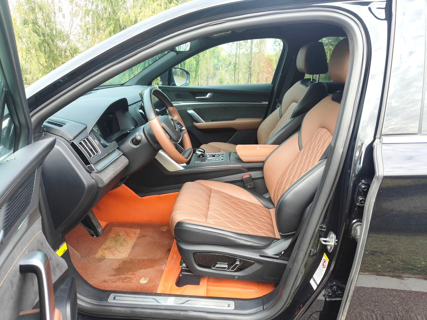 比亚迪唐新能源2023款唐DM-i1.5T无级112KM冠军版尊贵型自动挡