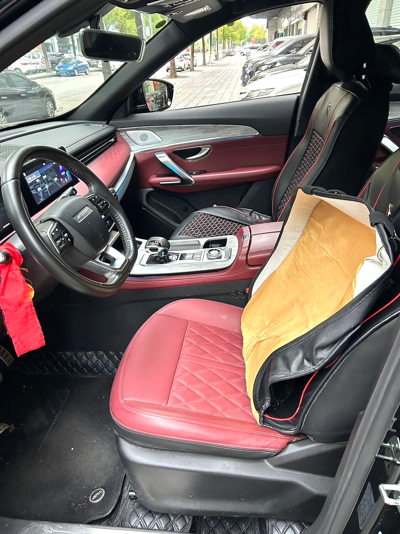 捷途 2023款 X70 PLUS 1.5T 勇者PLUS5座 自动挡