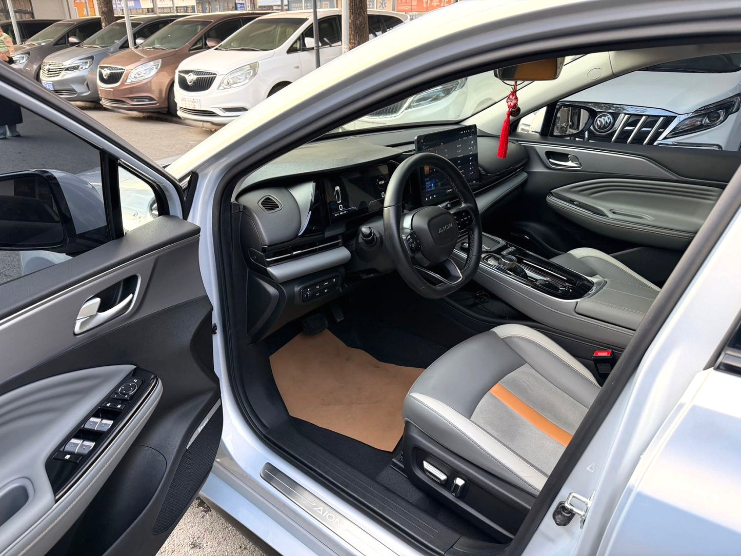 广汽埃安 2021款 Aion S PLUS 70 科技版 自动挡