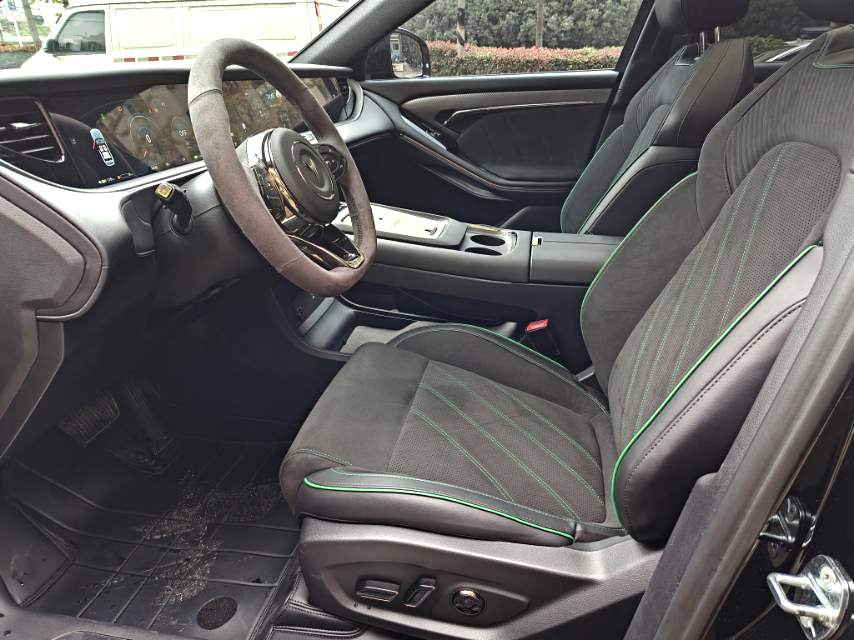 岚图 2025款 FREE 318 259km 四驱探索版 自动挡