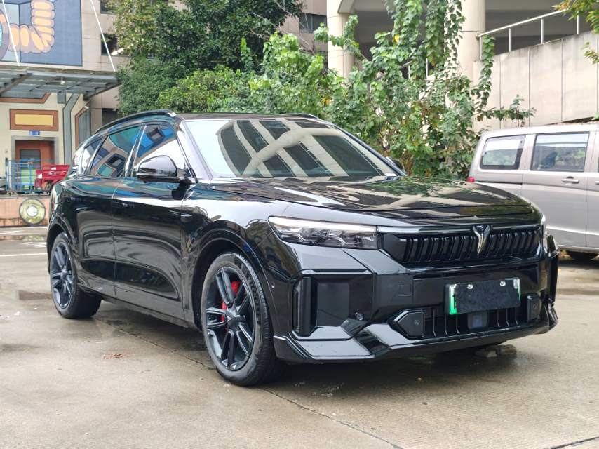 岚图 2025款 FREE 318 259km 四驱探索版 自动挡