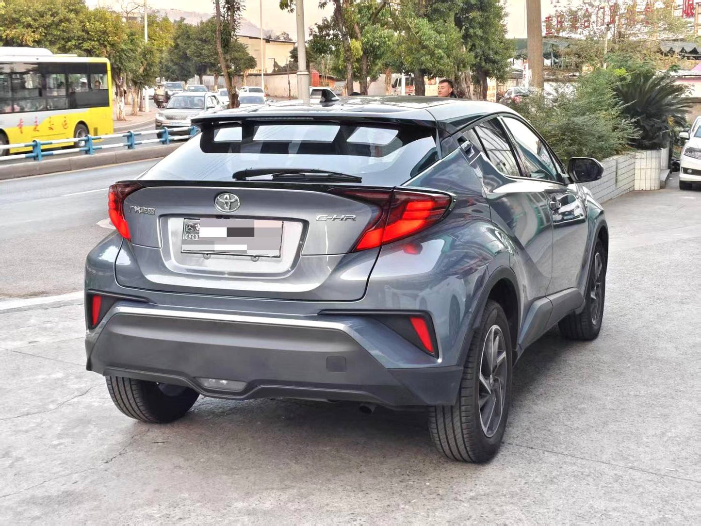 丰田 2021款 C-HR 2.0 无级 豪华版 自动挡