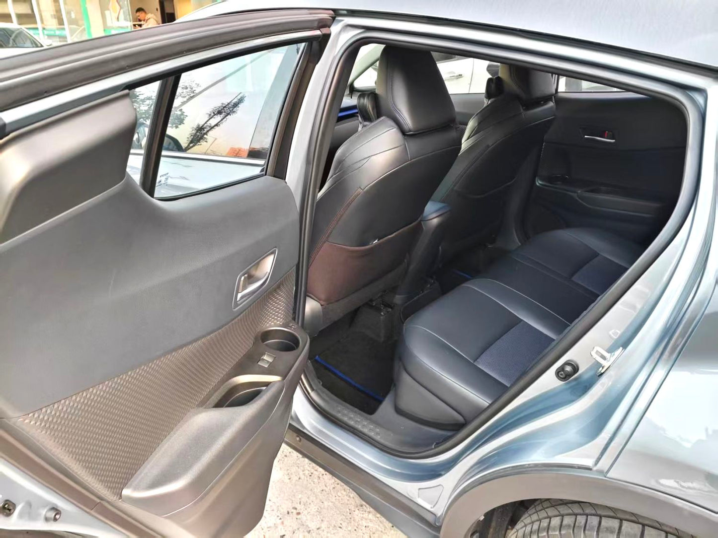 丰田 2021款 C-HR 2.0 无级 豪华版 自动挡