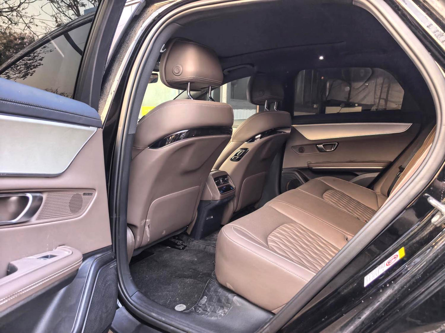 比亚迪2025款汉DM-i1.5T无级125KM尊贵型自动挡