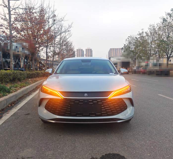 比亚迪2024款秦LDM-i1.5无级120KM领先型自动挡