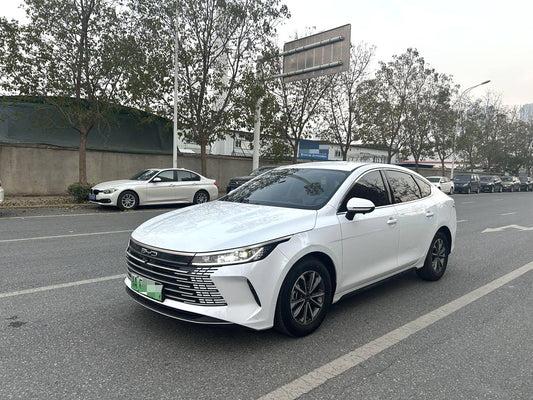 比亚迪2024款驱逐舰05DM-i1.5无级荣耀版55KM豪华型自动挡