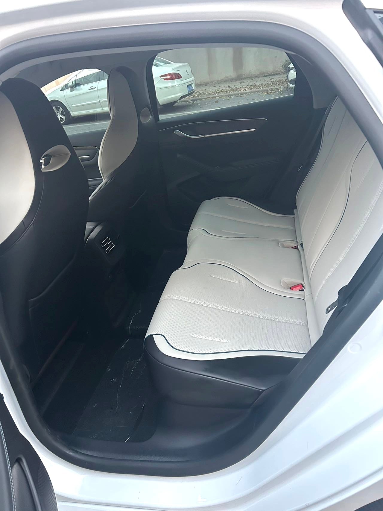 比亚迪2024款驱逐舰05DM-i1.5无级荣耀版55KM豪华型自动挡