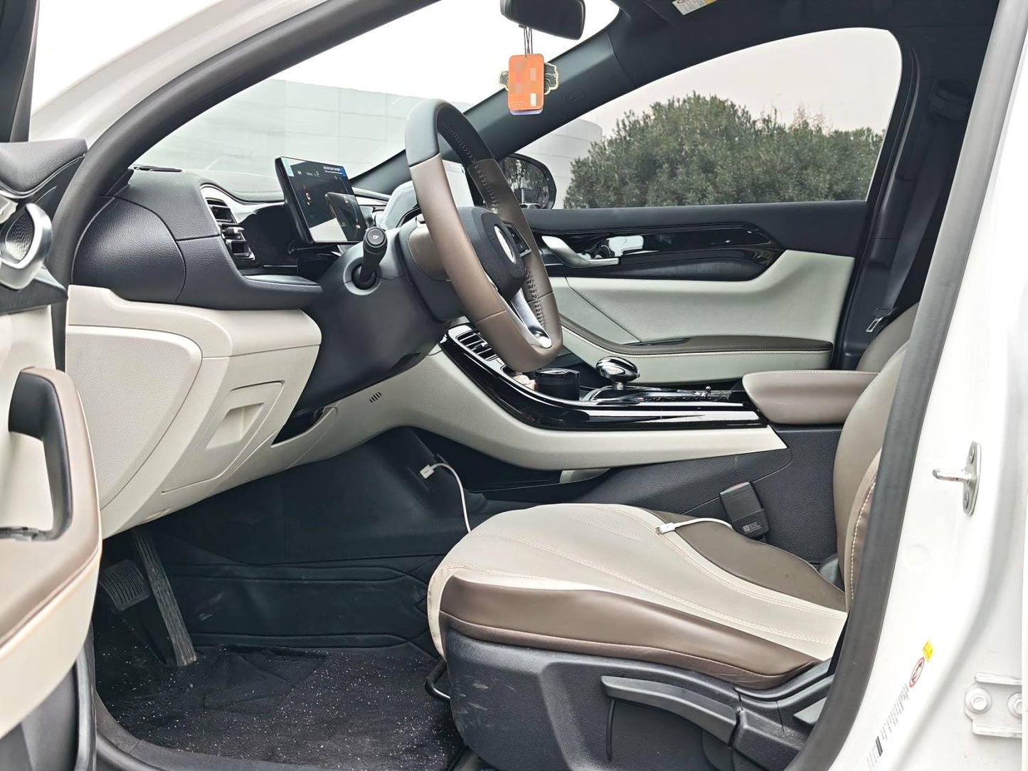 比亚迪2024款秦PLUSDM-i1.5无级荣耀版55KM领先型自动挡