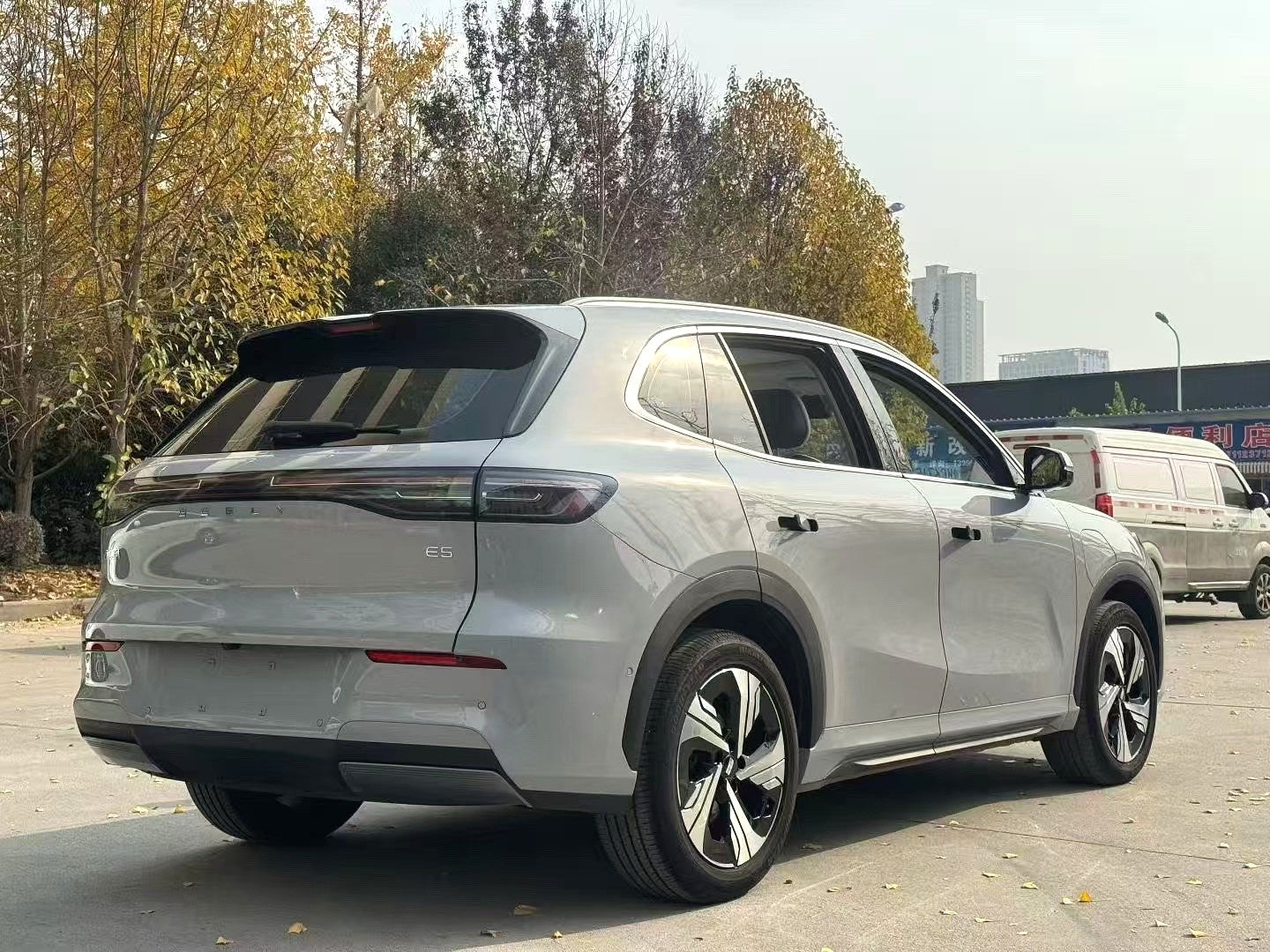 吉利银河2024款E5530km星舰版自动挡