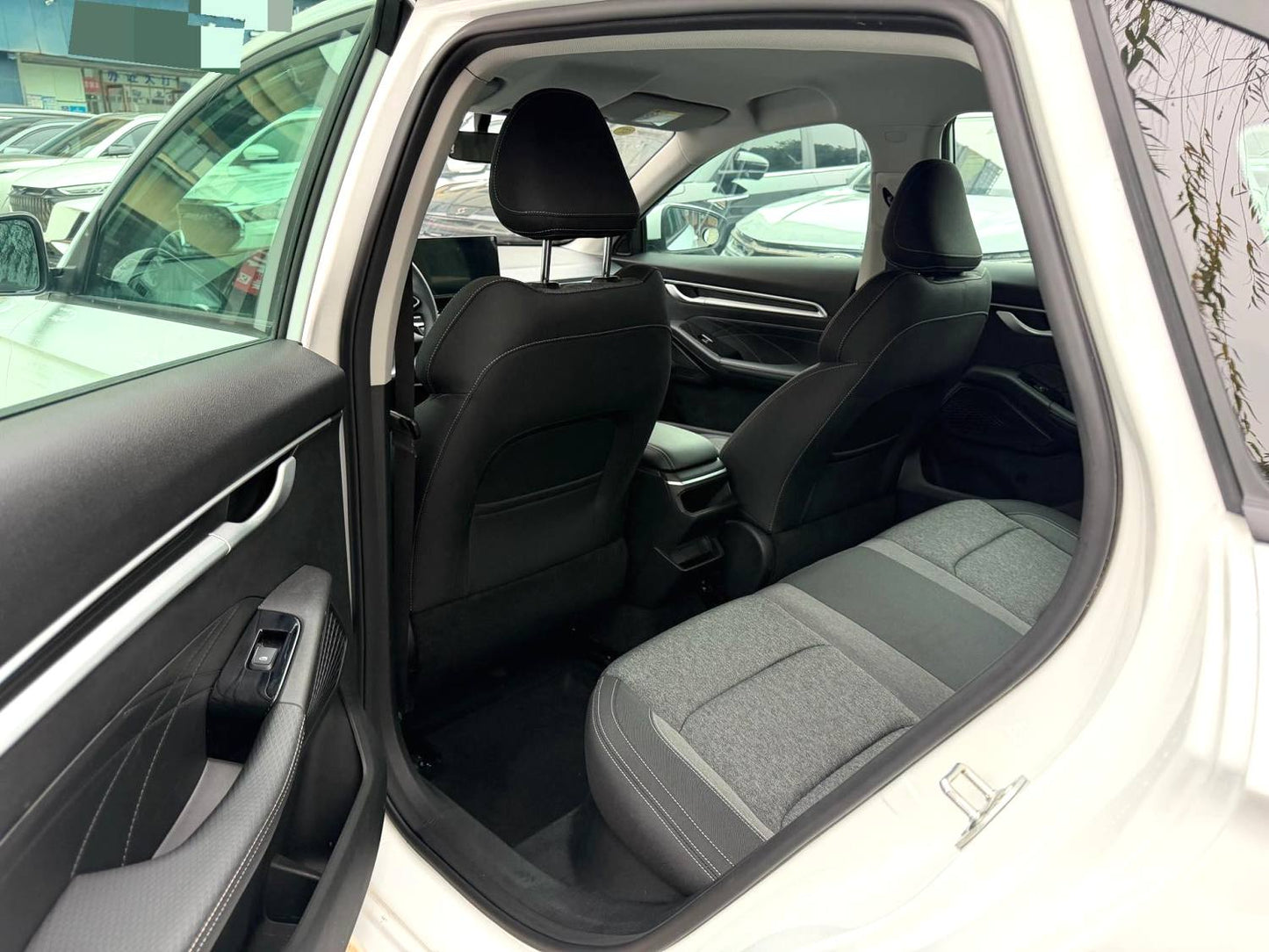 吉利2025款帝豪-三厢1.5龙腾版手动挡