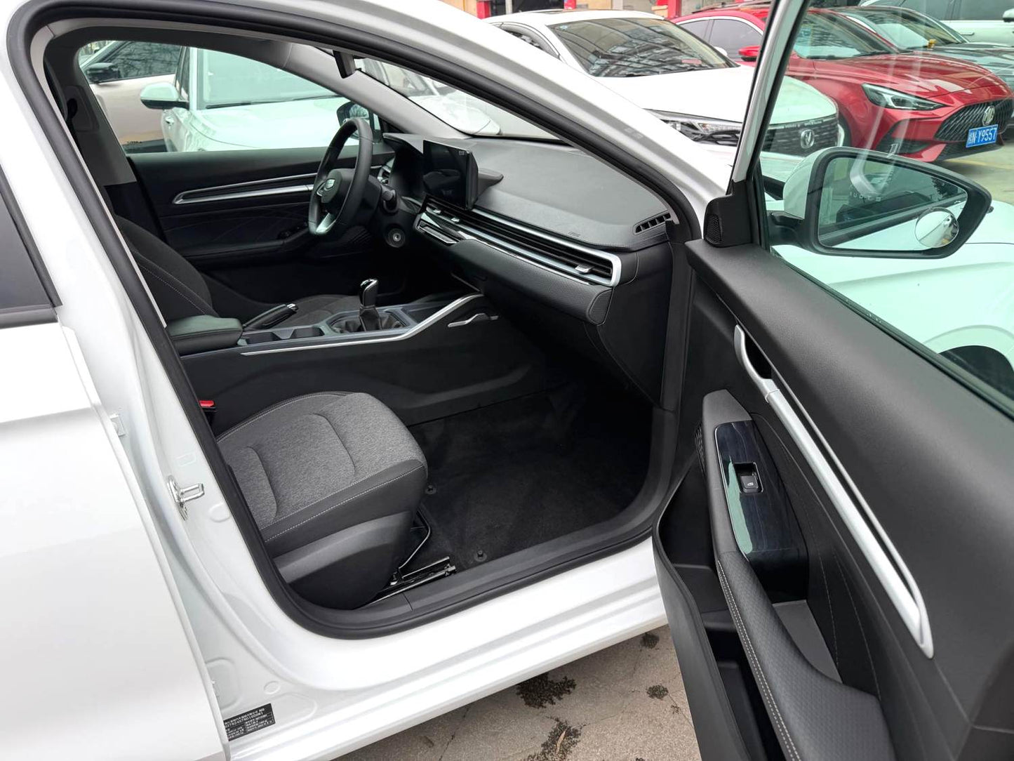 吉利2025款帝豪-三厢1.5龙腾版手动挡