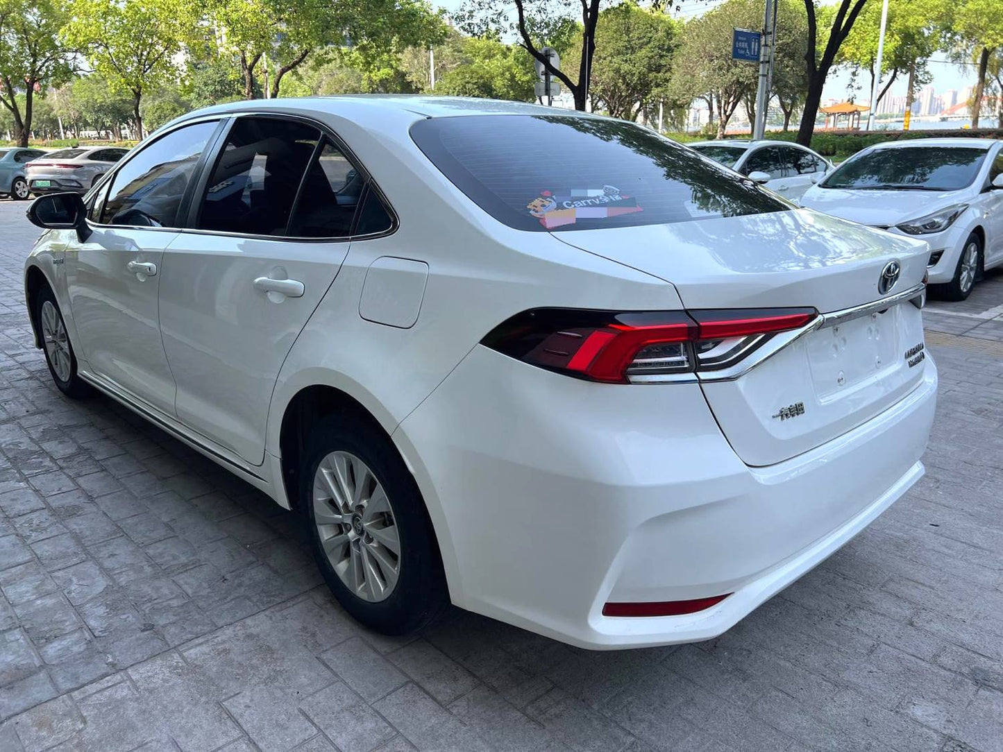 丰田 2022款 卡罗拉双擎 1.8 无级 先锋版 自动挡